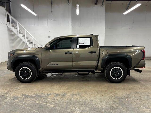Used 2024 OXIDE BRONZE ME. Toyota  image 4