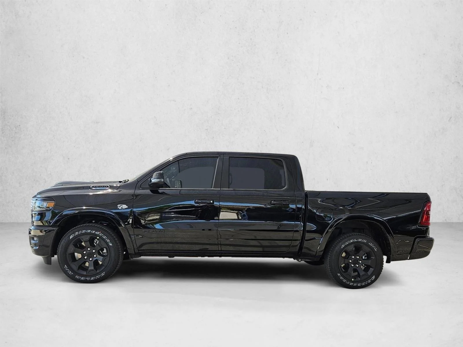 New 2026 Diamond Black Crystal Pearl-Coat Exterior Paint RAM Lone Star image 5