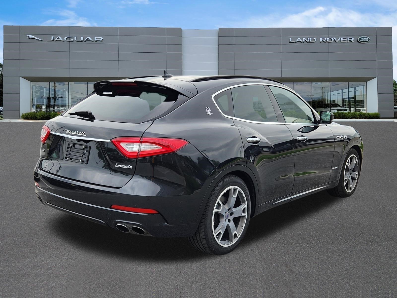 Used 2018 Nero Maserati GranSport image 4