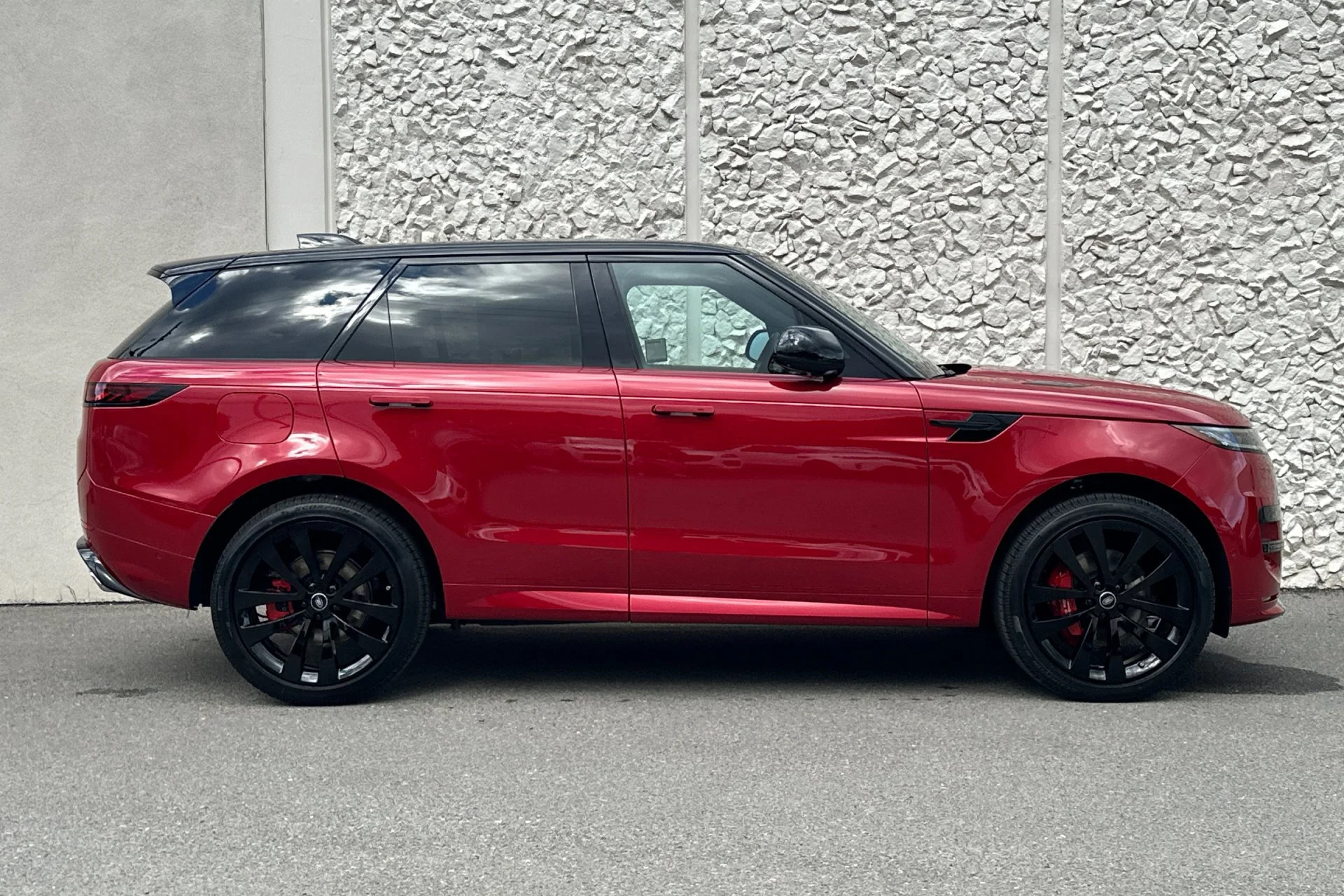 Used 2025 Red Land Rover Dynamic SE image 8