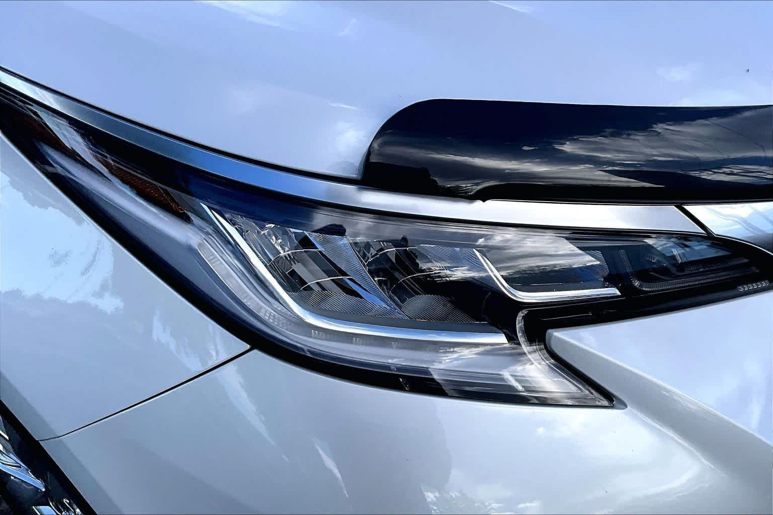 Used 2025 Wind Chill Pearl Toyota Limited image 24