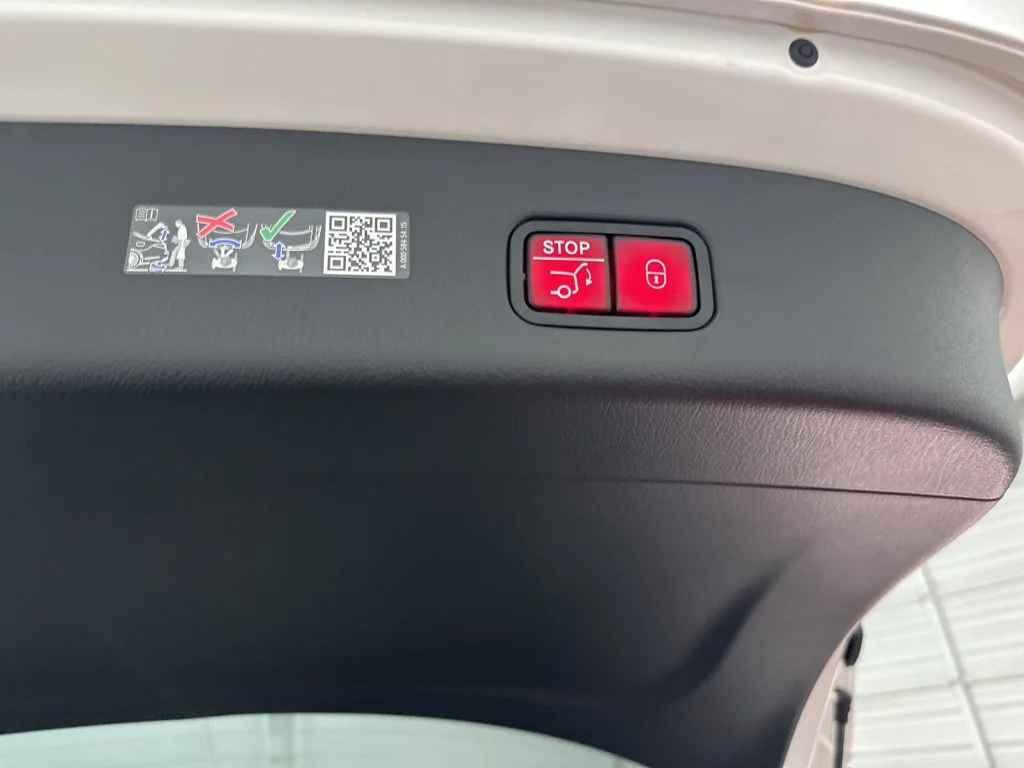 Used 2026 White Mercedes-Benz GLC 300 image 25