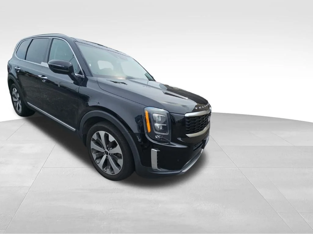 Used 2022 Black Kia SX image 4