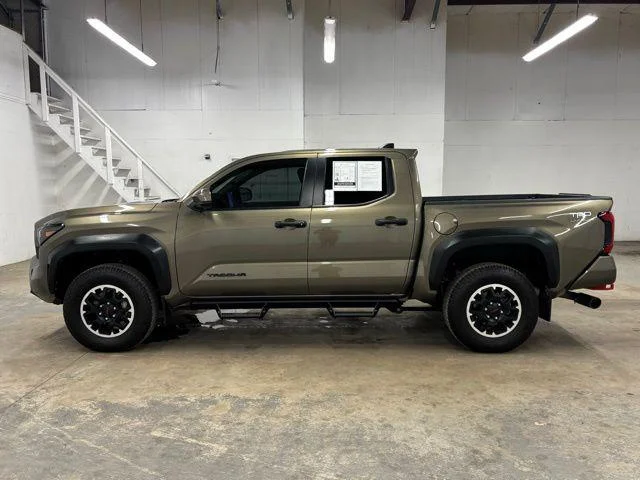 Used 2024 OXIDE BRONZE ME. Toyota  image 4