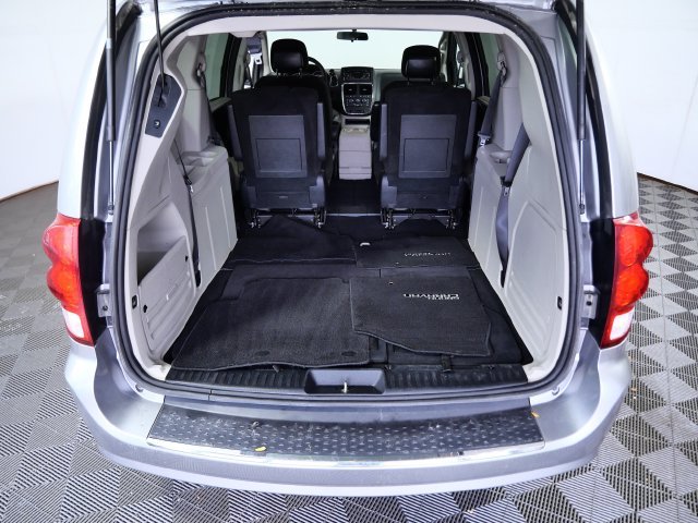 Used 2016 Silver Dodge SXT image 7