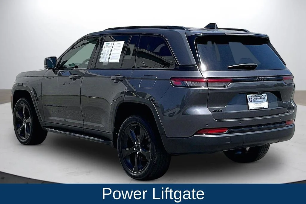 Used 2023 Gray Jeep Altitude 4x4 image 8