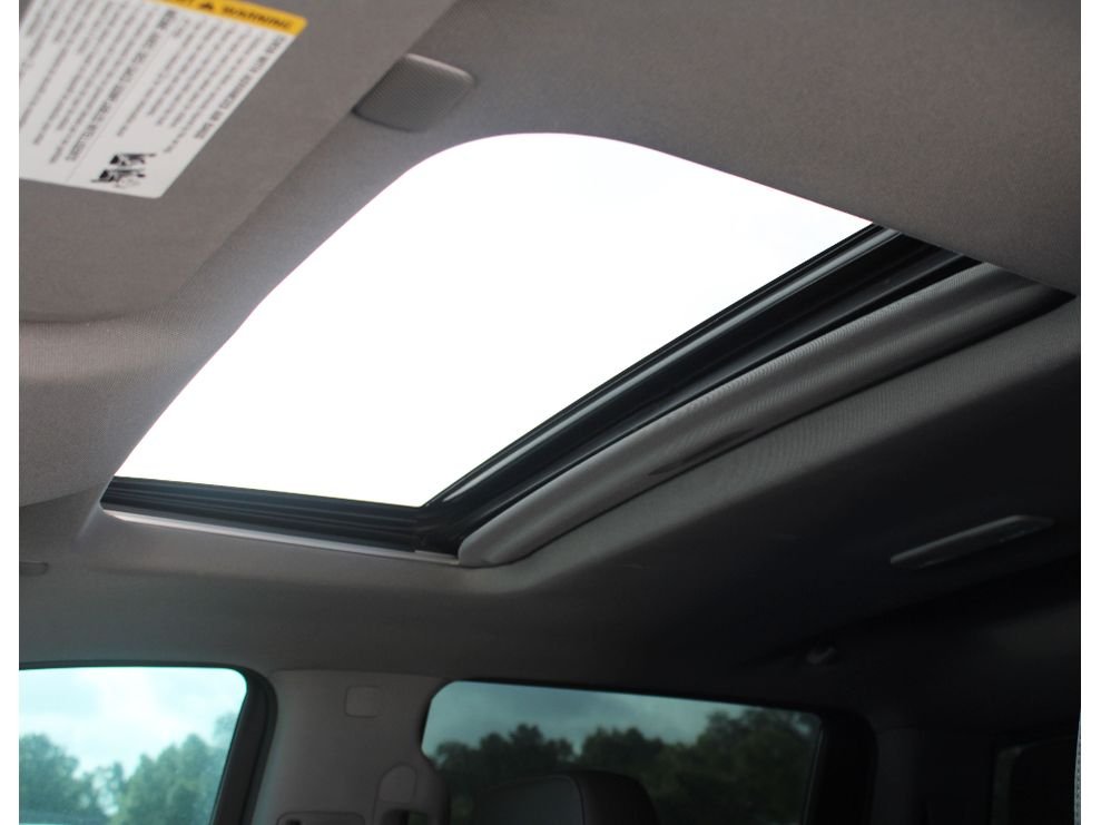 Used 2020 Iridescent Pearl Tricoat Chevrolet LTZ image 18