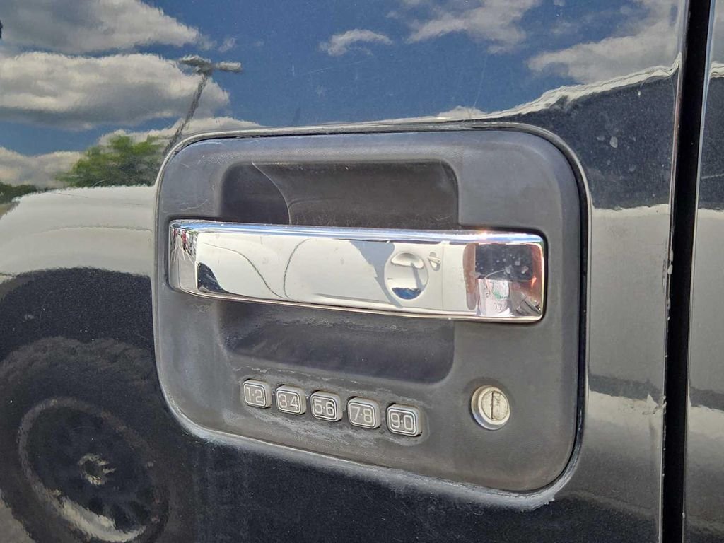 Used 2010 Black Ford XLT image 19