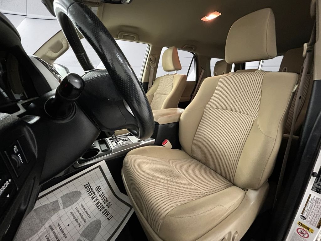 Used 2014 White Toyota SR5 image 8
