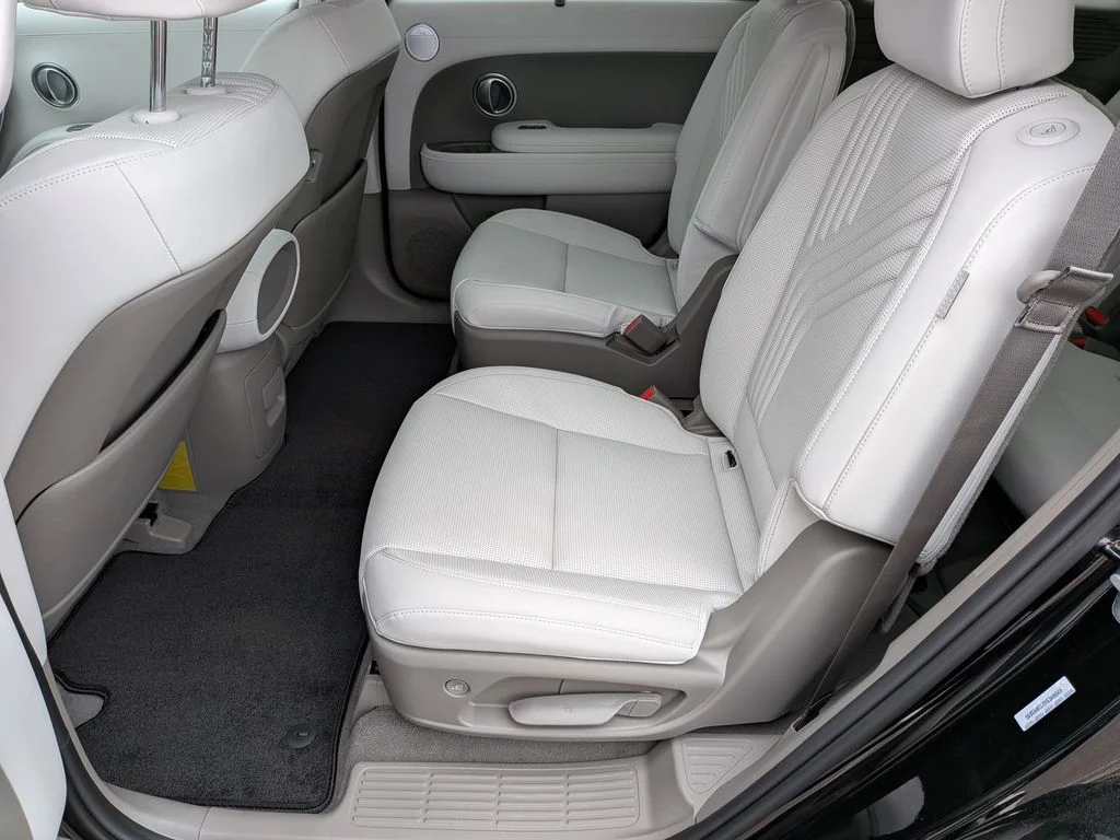 New 2026 Black Hyundai SEL Premium image 25