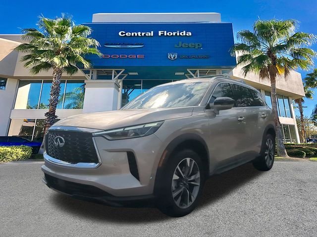 Used 2025 Silver INFINITI LUXE image 9