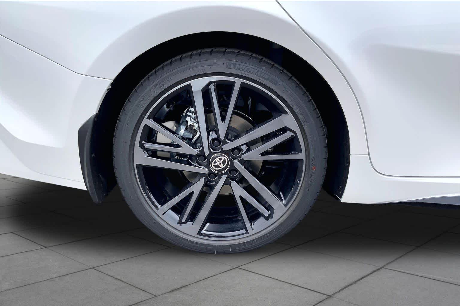 New 2026 Wind Chill Pearl with Midnight Black Metallic roof Toyota XSE image 11