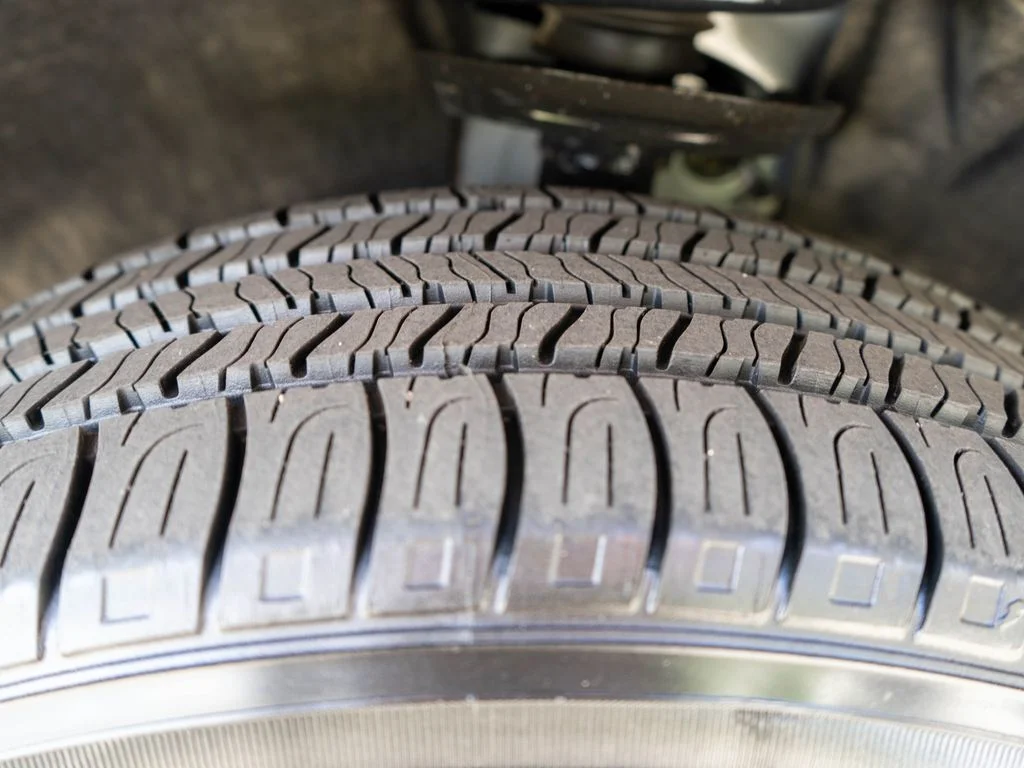 Used 2018 Silver GMC SLE-2 image 30