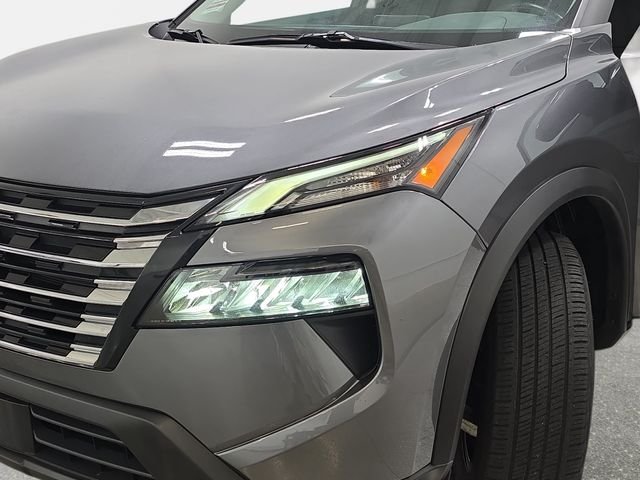 Used 2025 Gray Nissan SV image 30
