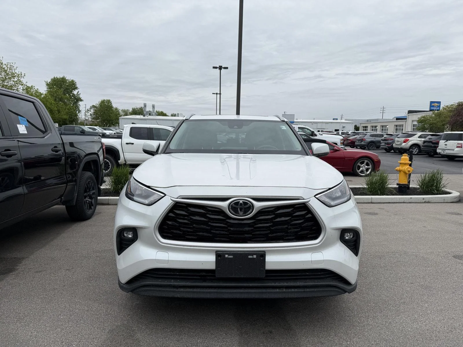 Used 2025 Wind Chill Pearl Toyota LE image 7