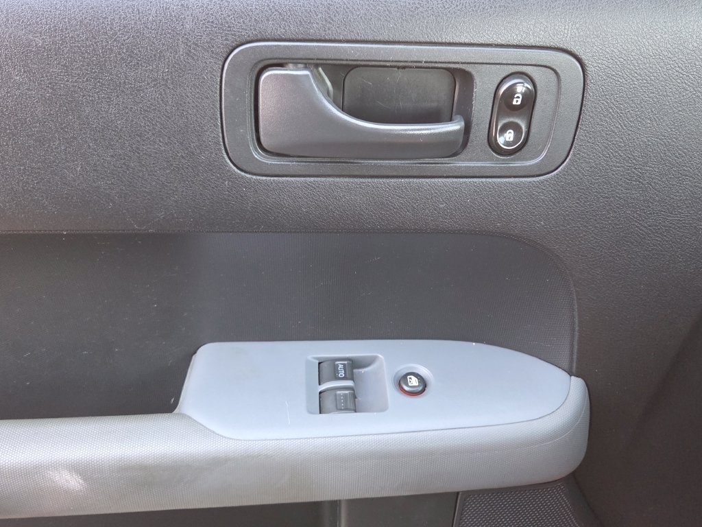 Used 2004  Honda LX image 26