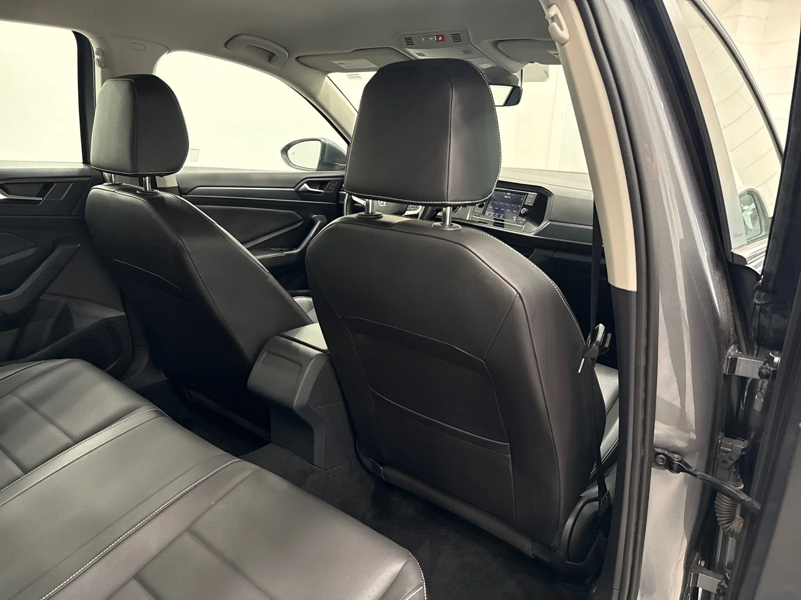 Used 2024 Platinum Gray Metallic Volkswagen SE image 43
