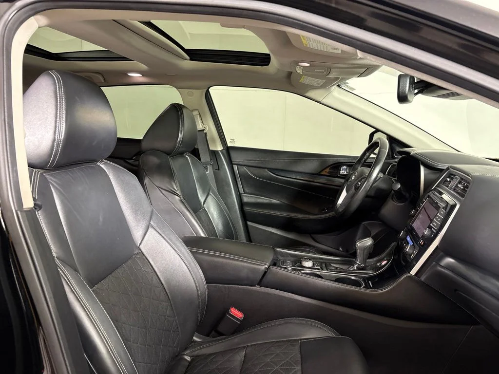 Used 2020 Black Nissan Platinum image 15