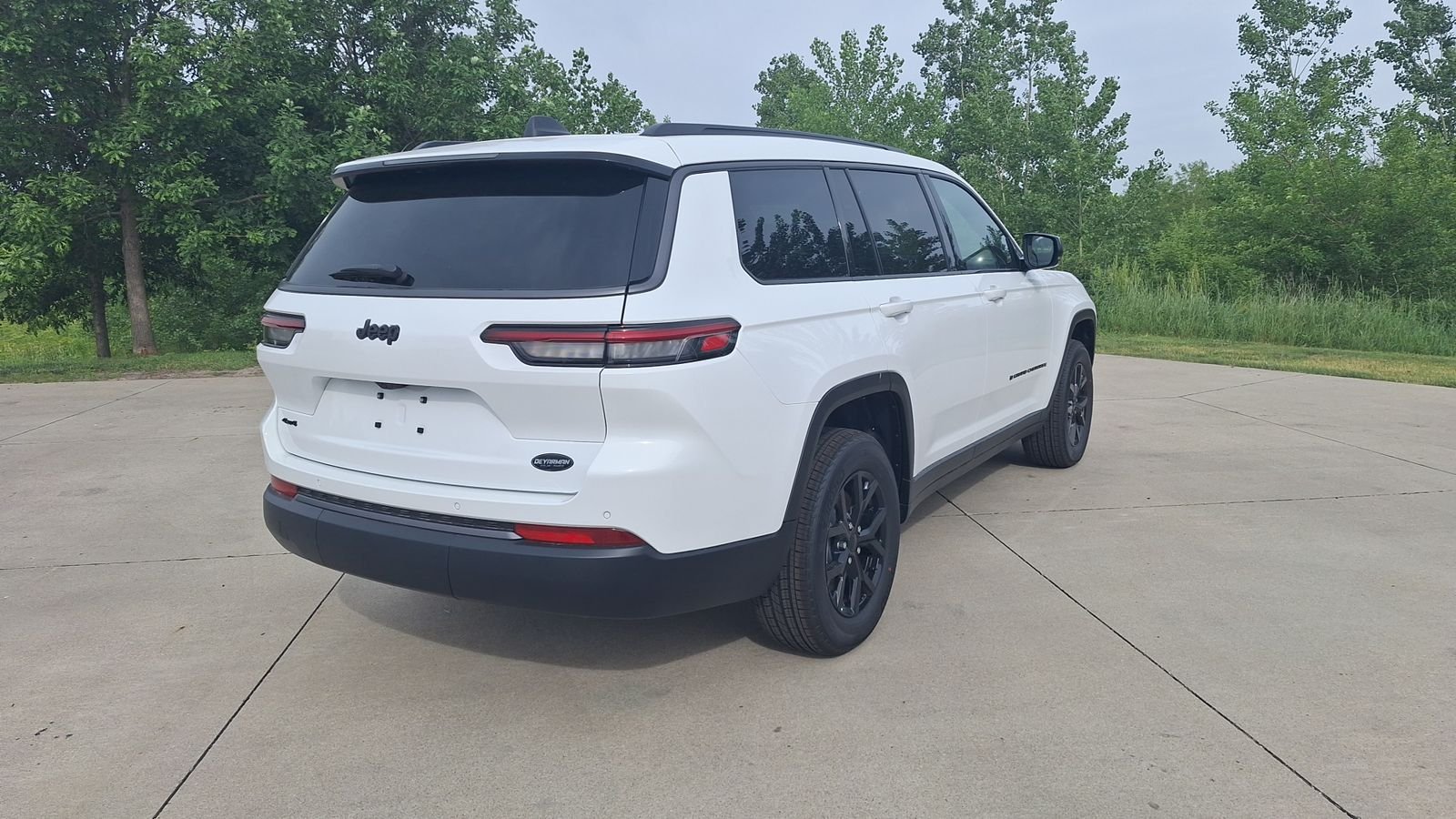 New 2026 Bright White Clear-Coat Exterior Paint Jeep Altitude image 3