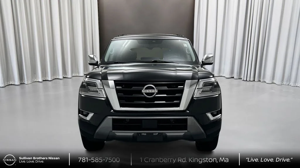 Used 2022 Black Nissan Platinum image 2