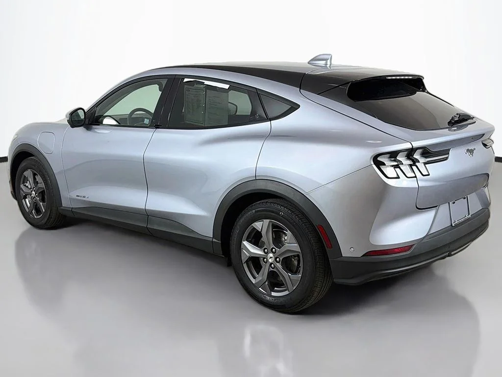 Used 2022 Ice Blue Ford Select image 11