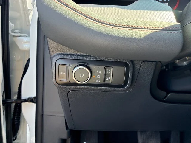 New 2026 Star White Metallic Tri-Coat Ford Active image 39