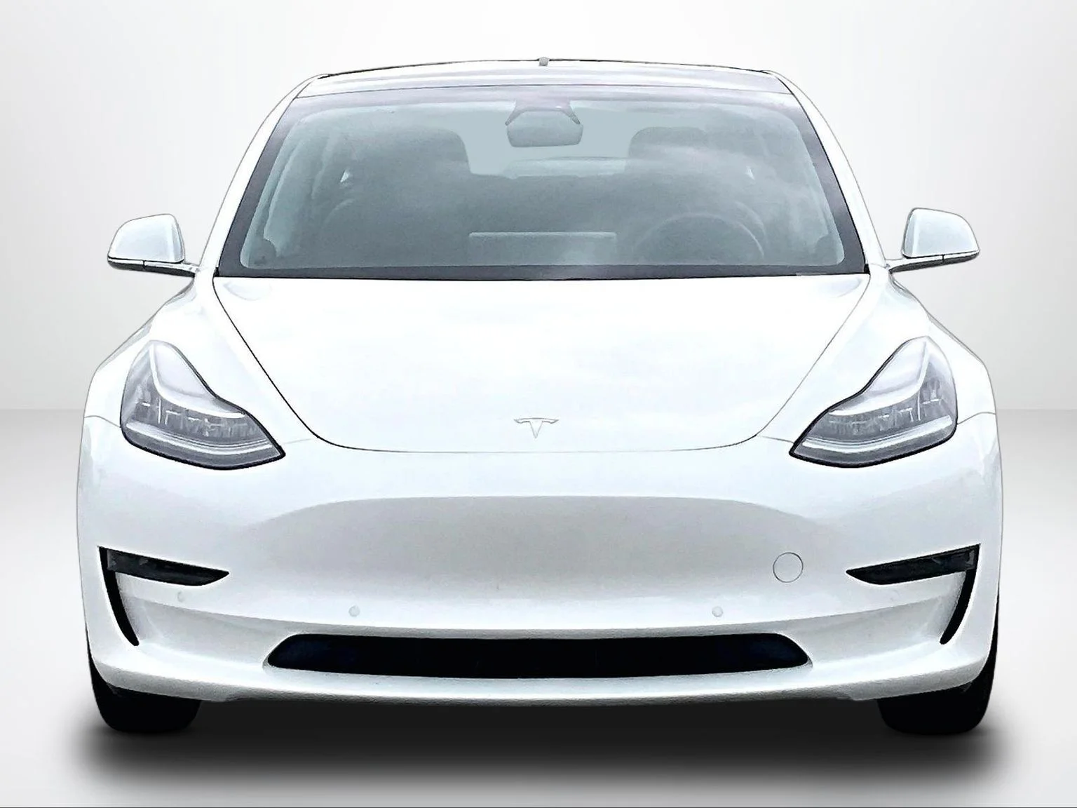 Used 2019 White Tesla Standard Range Plus image 4
