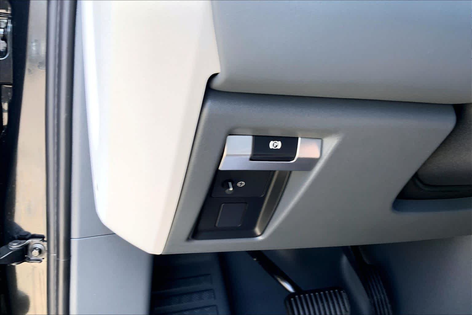 New 2026 Santorini Black Land Rover S image 18