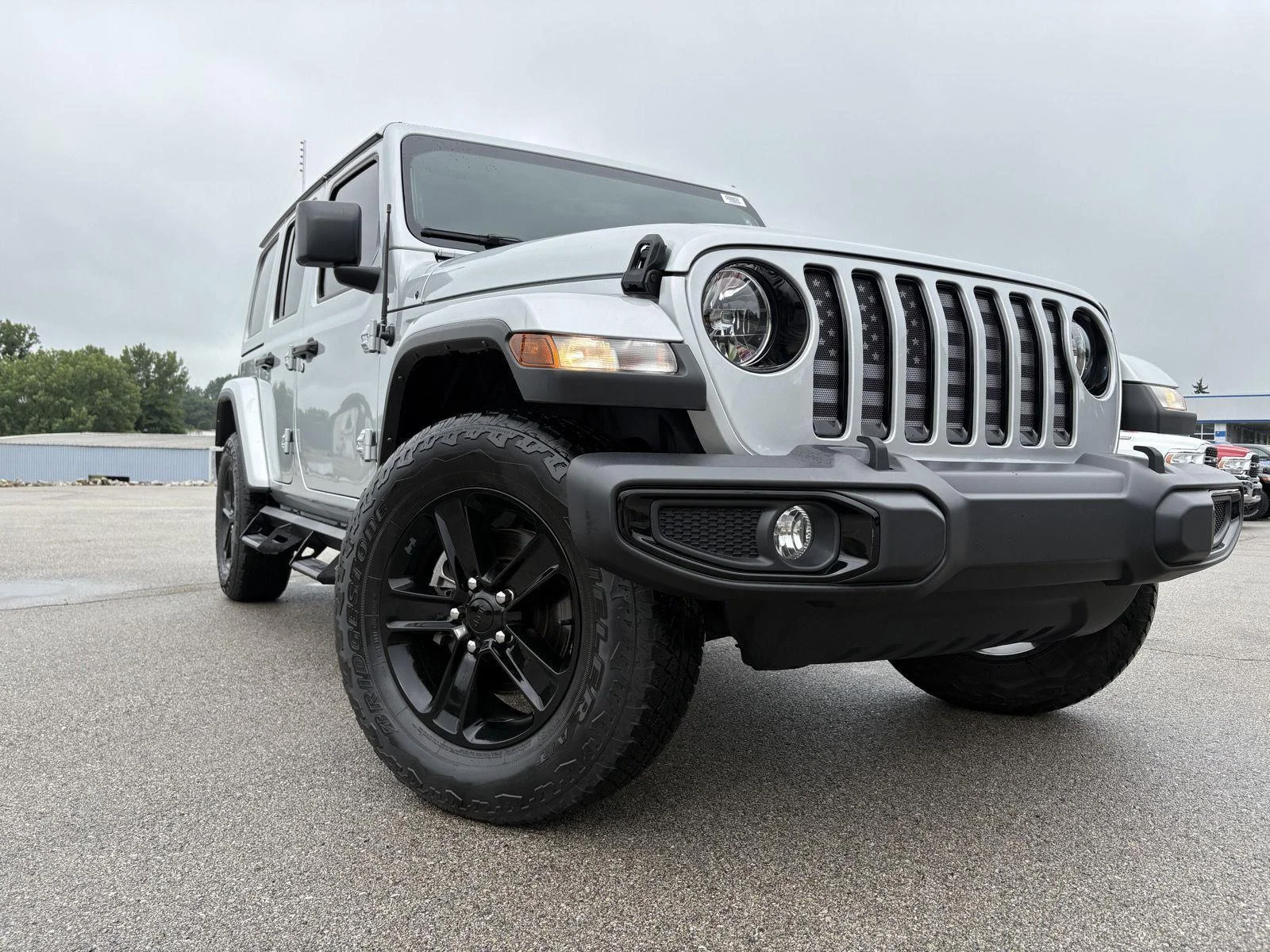Used 2022 Silver Zynith Clearcoat Jeep Unlimited Sahara Altitude image 16