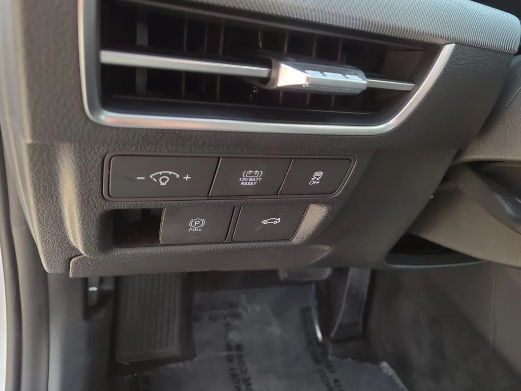 Used 2026 White Hyundai Blue image 22