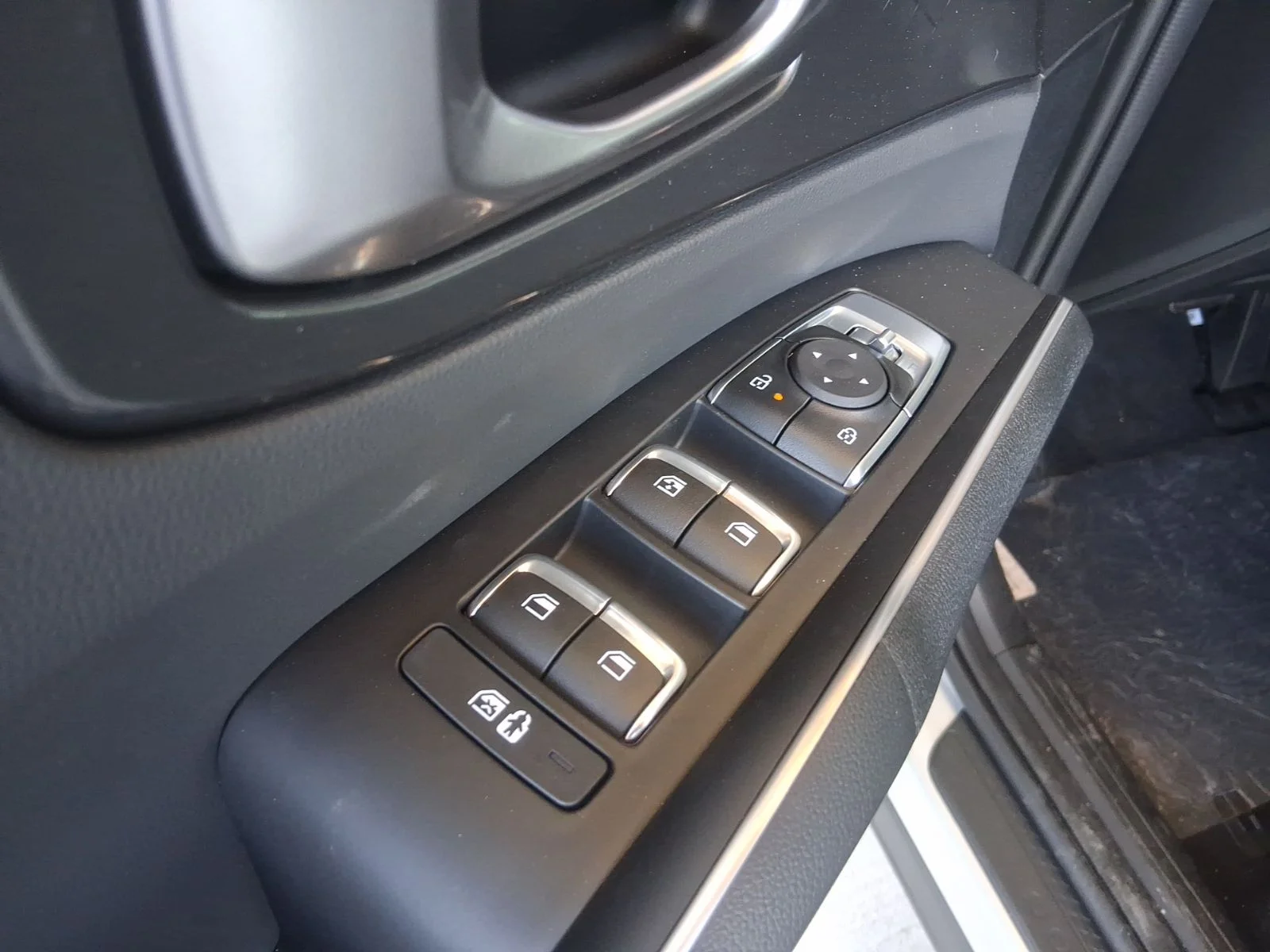 New 2026 White Kia S image 21
