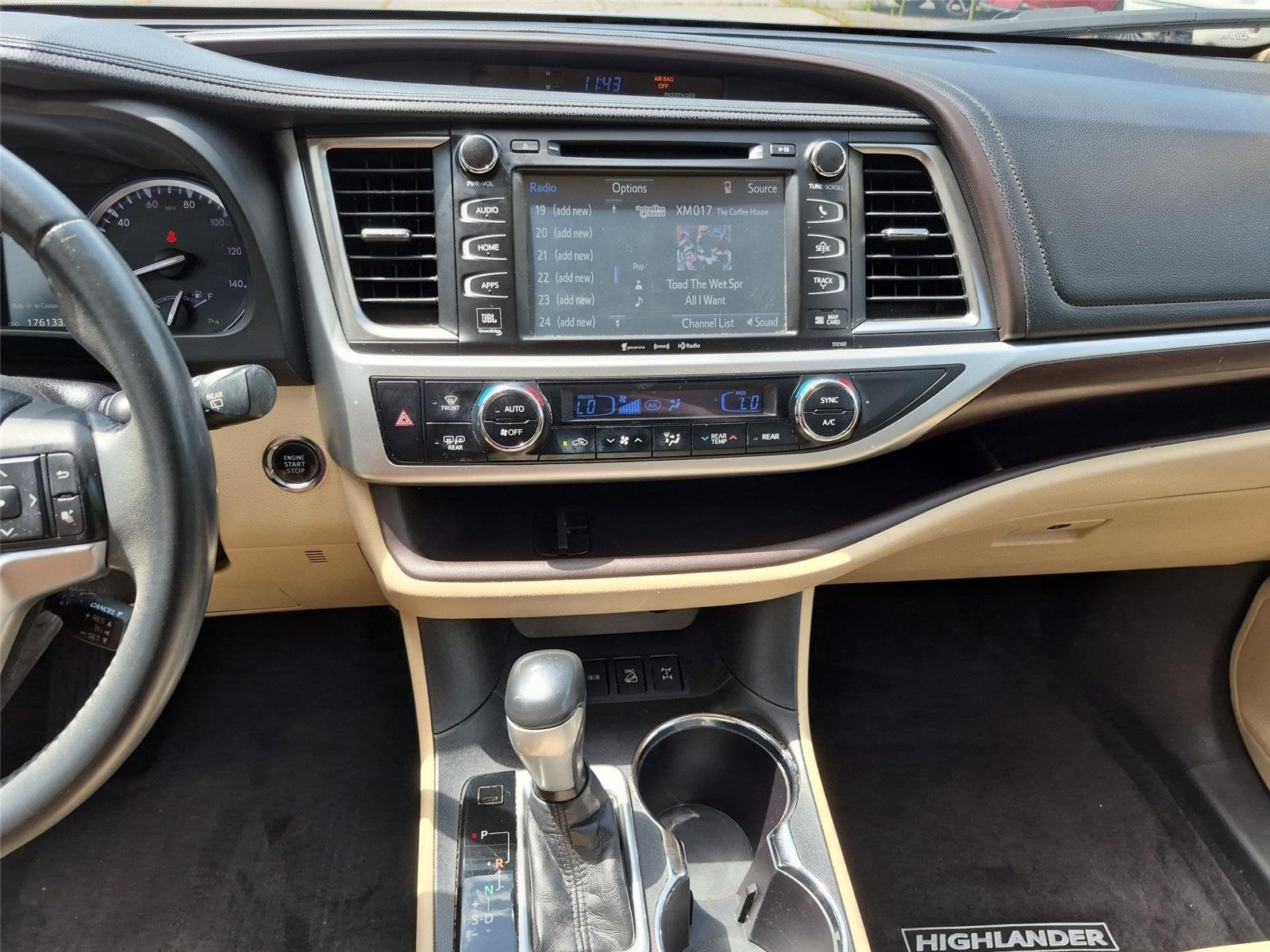 Used 2016  Toyota Limited image 27