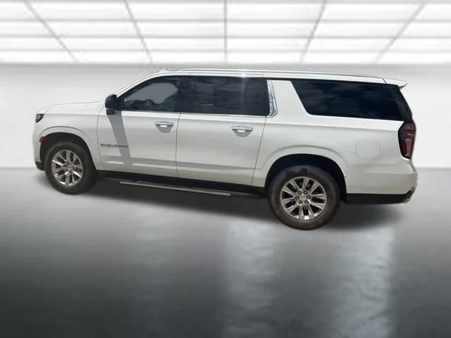 Used 2022 Summit White Chevrolet Premier image 4
