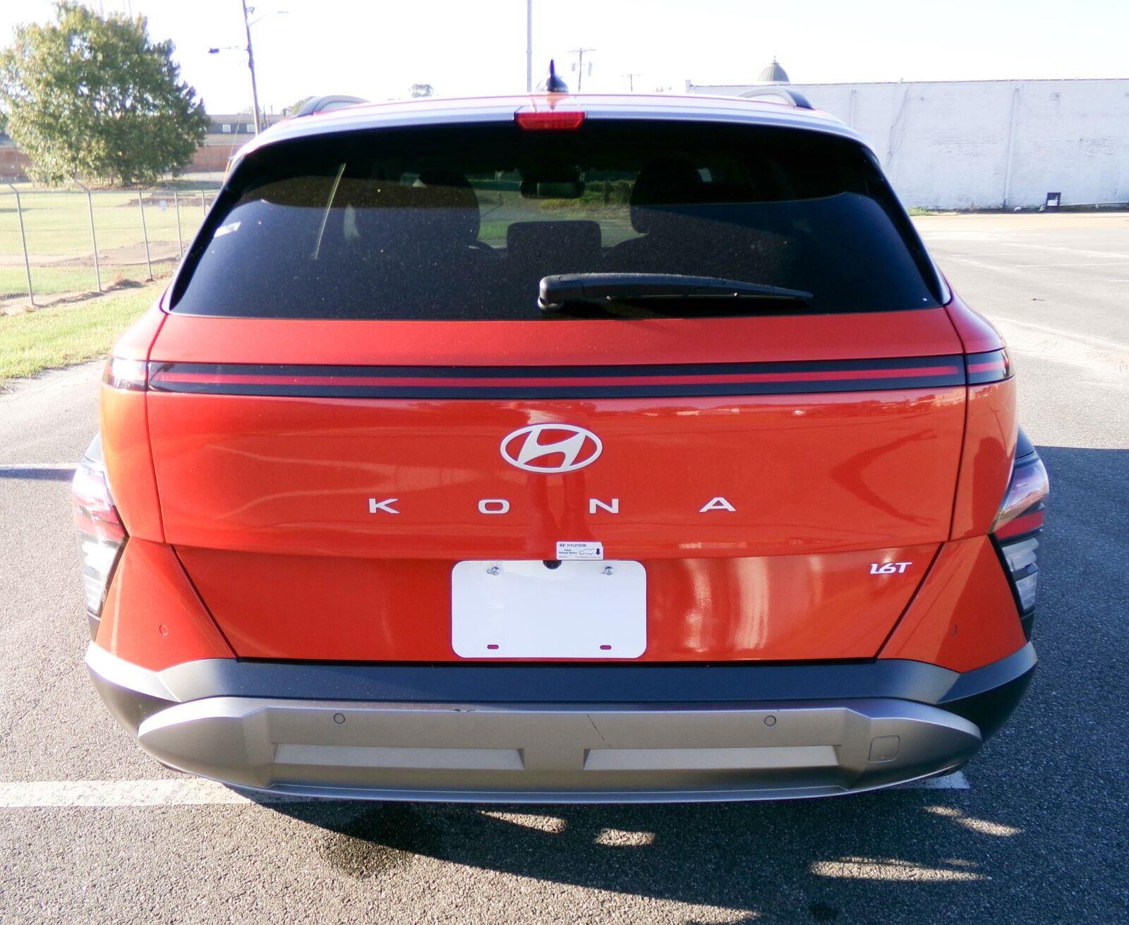 Used 2024 Soultronic Orange Pearl Hyundai Limited image 5