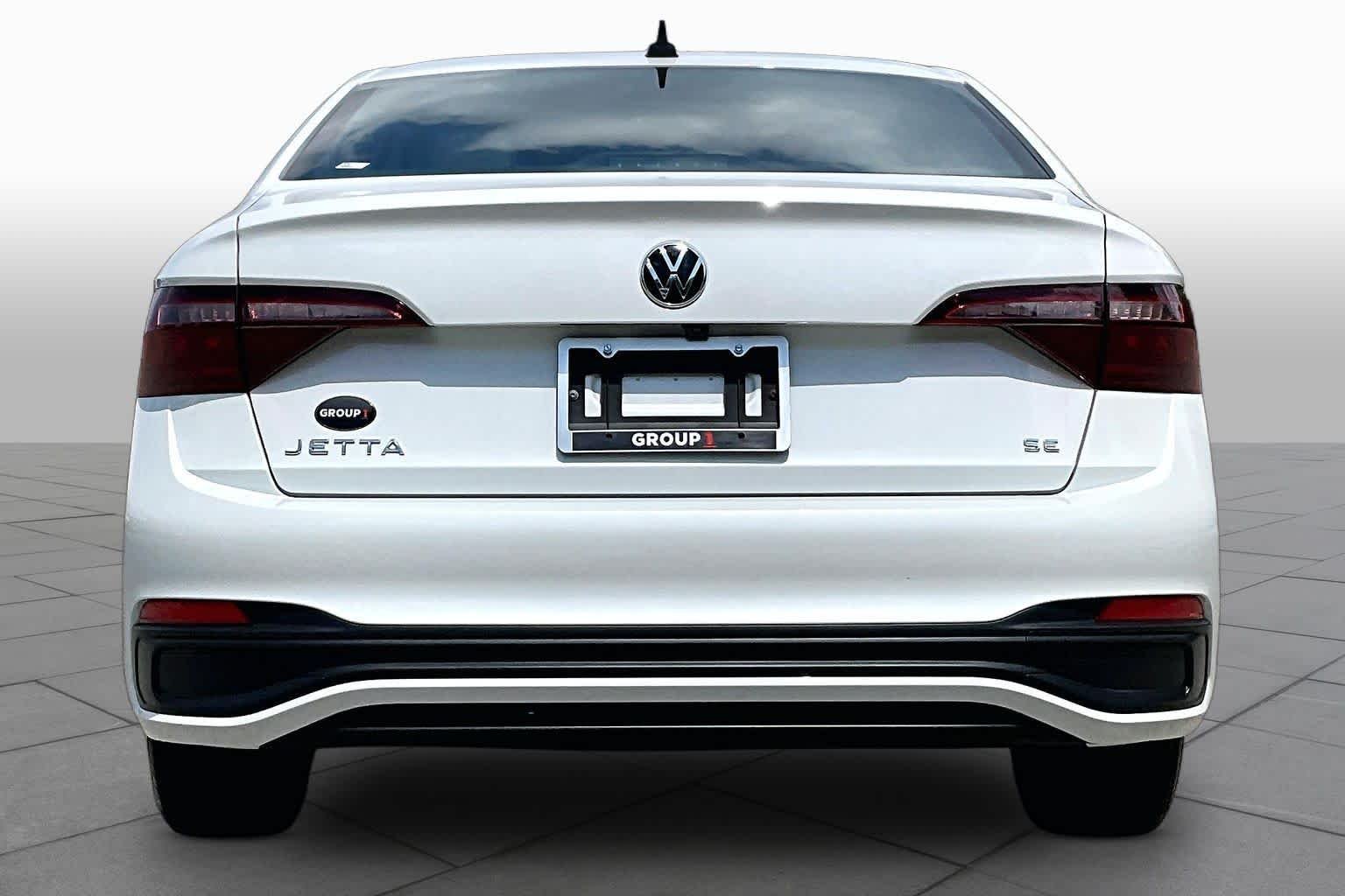 Certified Used 2023 Opal White Pearl Effect Volkswagen SE image 5