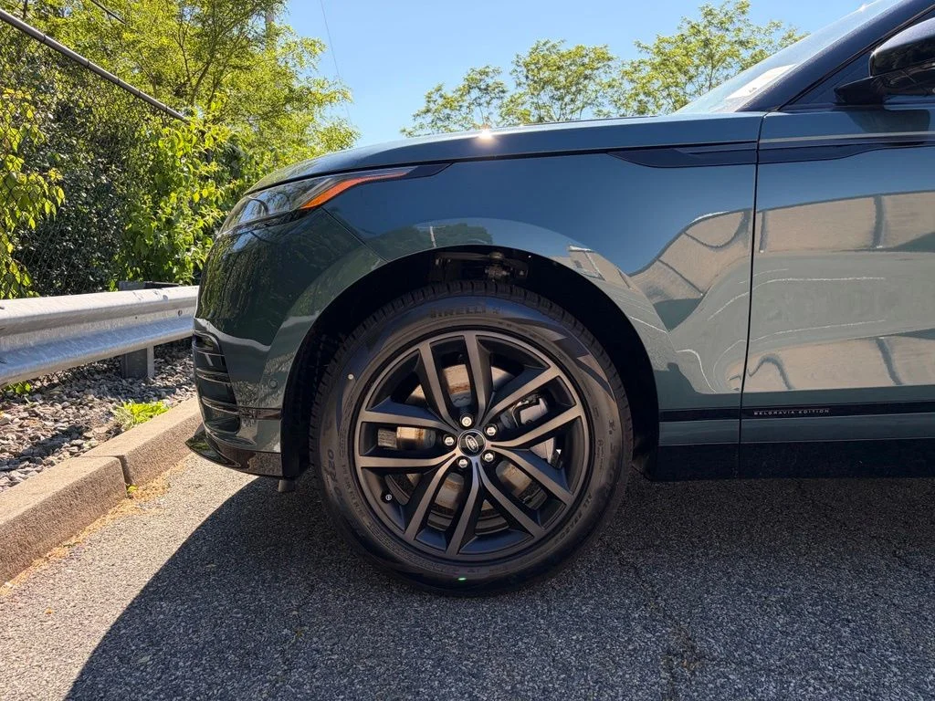 New 2026 Green Land Rover Belgravia Edition image 9