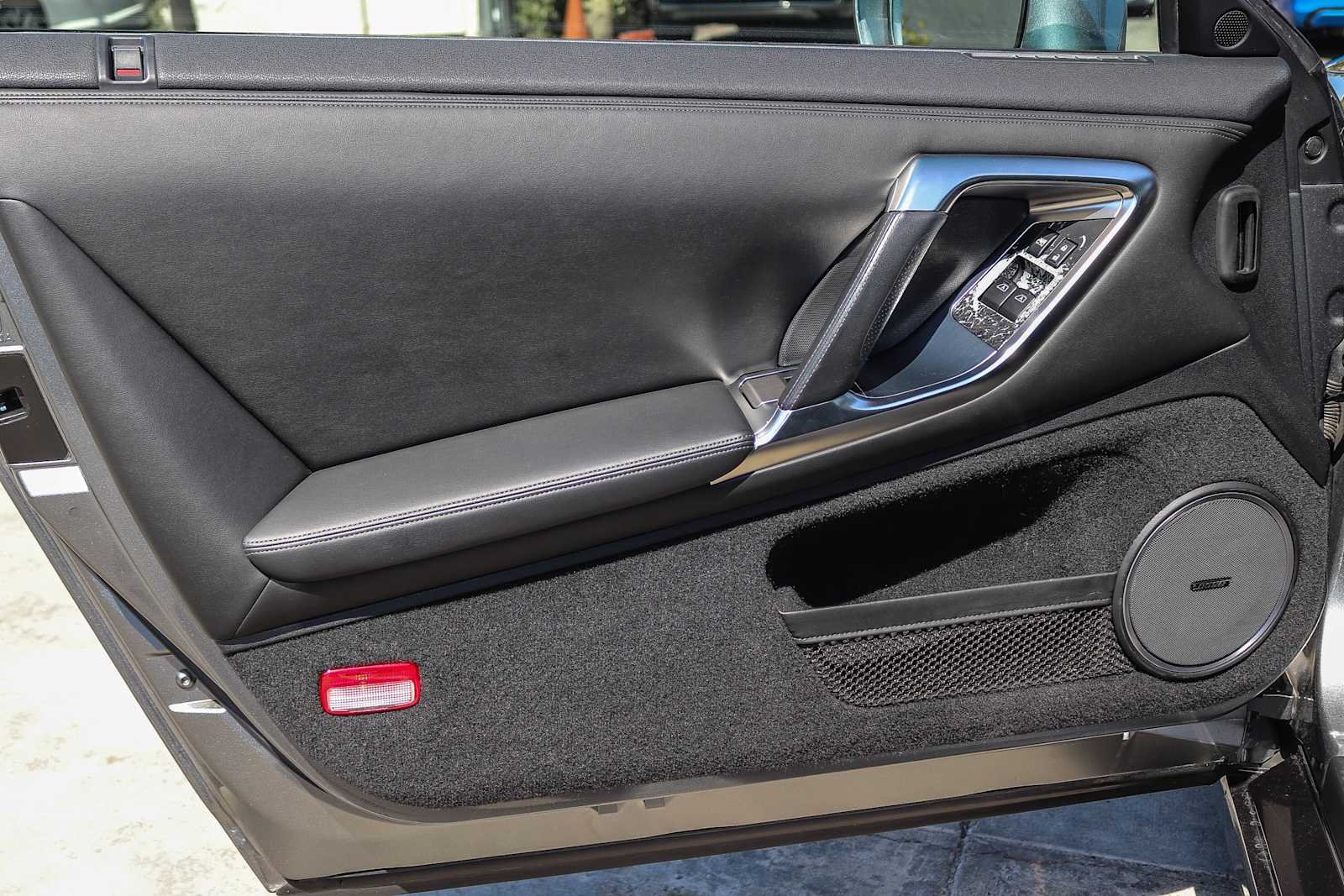 Used 2009 Gun Metallic Nissan Premium image 18