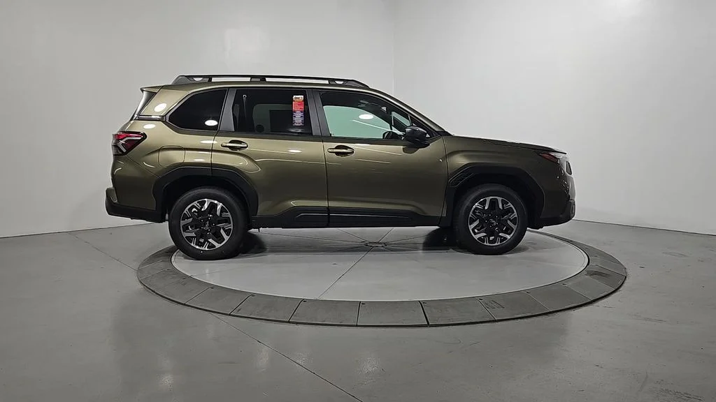 New 2026 AUTUMN GREEN METALLIC Subaru Premium image 6