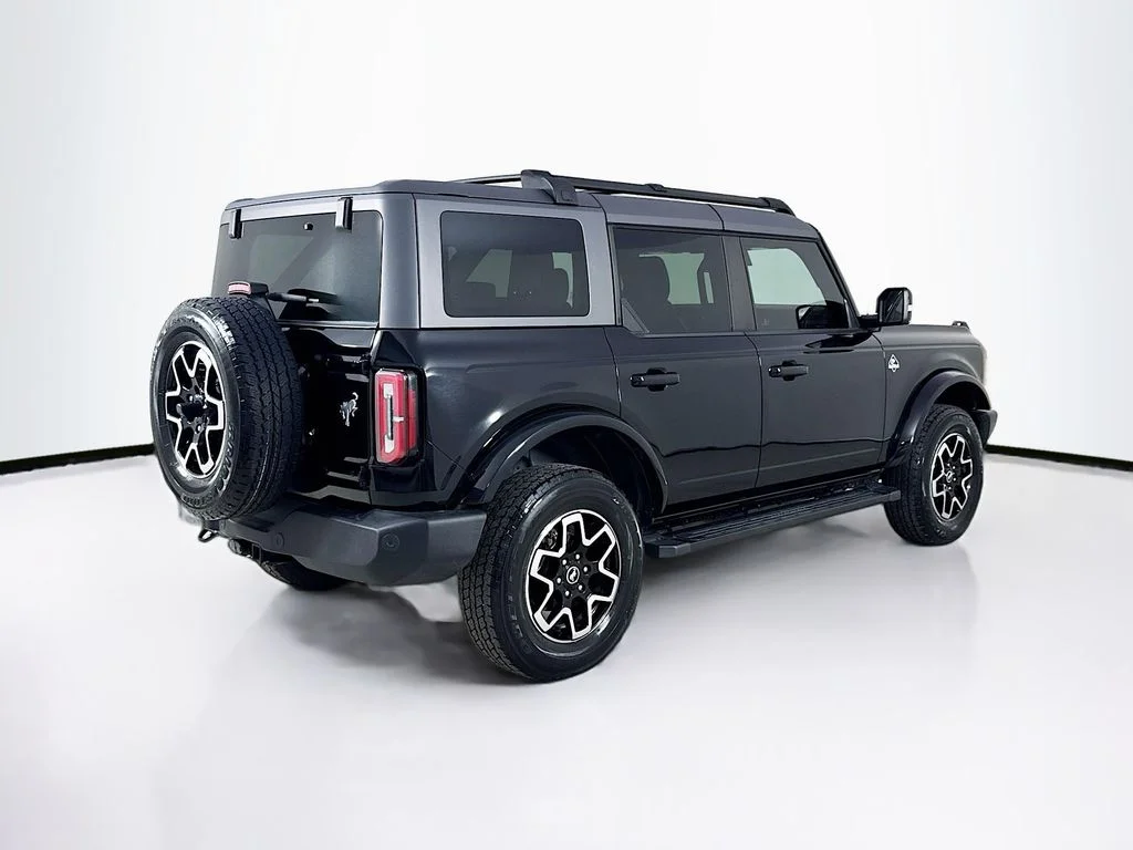 Used 2024 Shadow Black Ford Outer Banks image 8