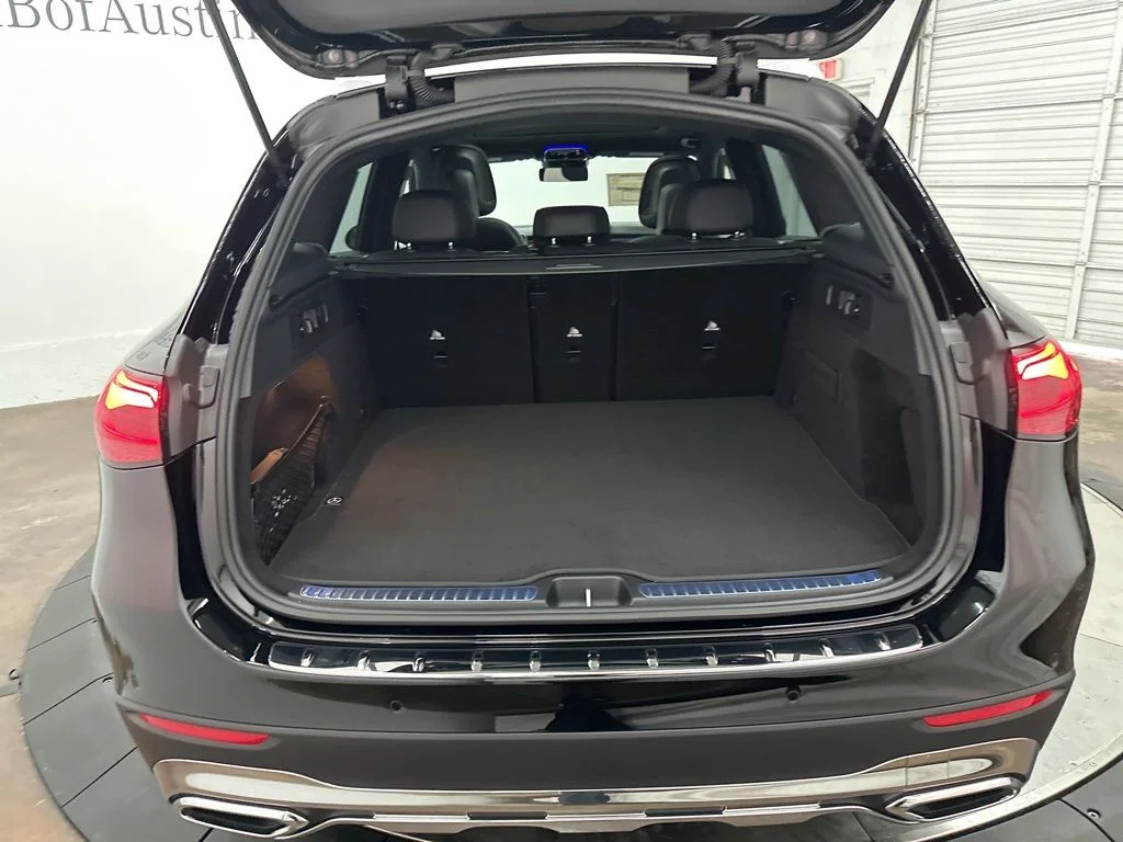 Used 2026 Black Mercedes-Benz GLC 300 image 23
