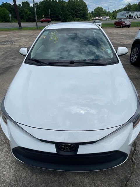 Used 2023 White Toyota LE image 7
