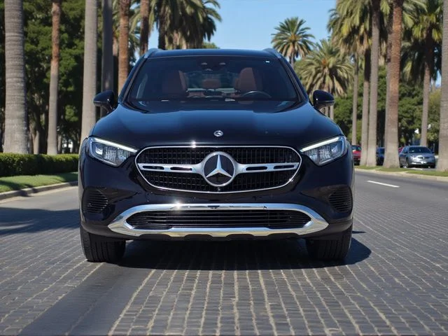 Used 2025  Mercedes-Benz GLC 300 image 3