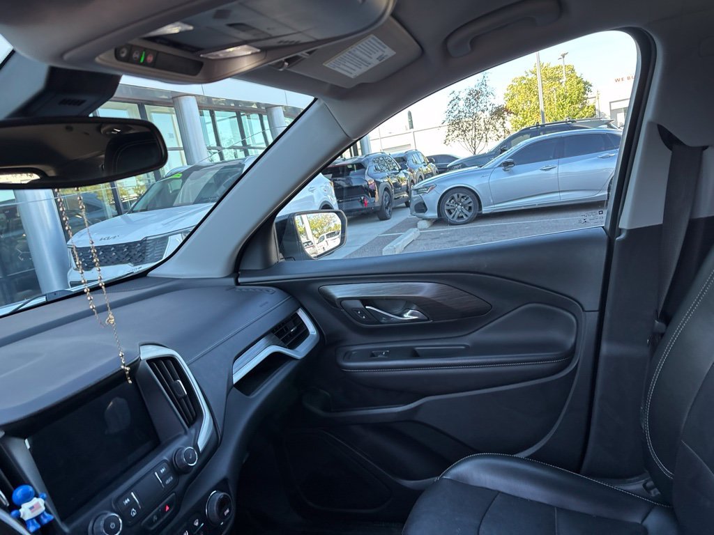 Used 2022 White GMC SLT image 26
