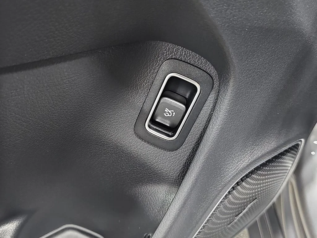 Used 2024  Mercedes-Benz CLA 250 image 16