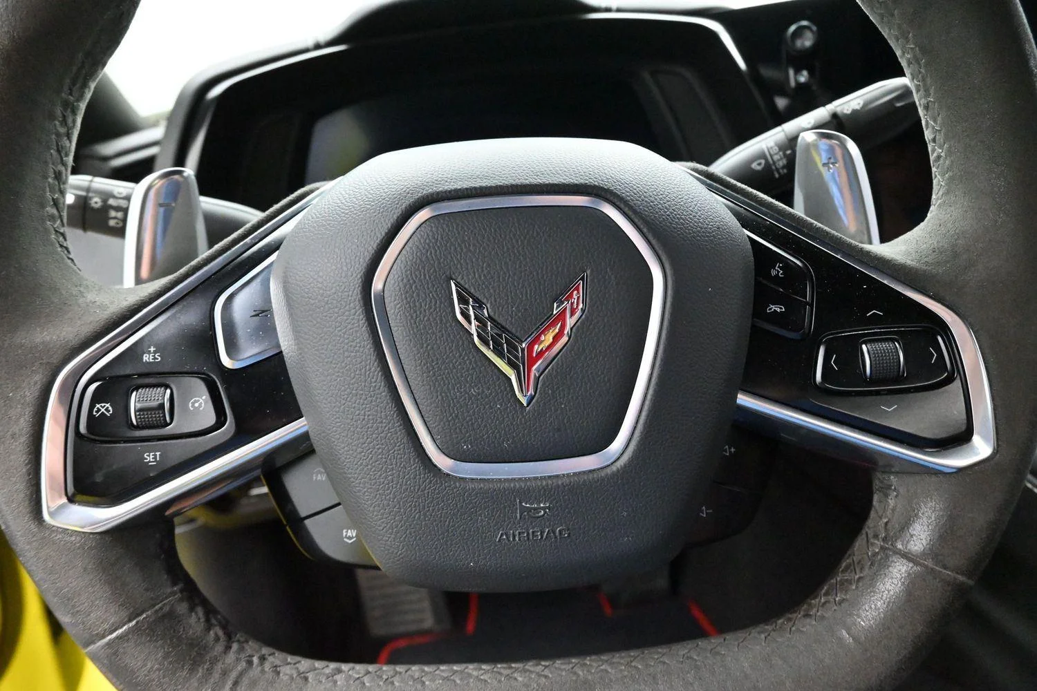 Used 2021 ACCELERATE YELLOW METALLIC Chevrolet 1LT image 19