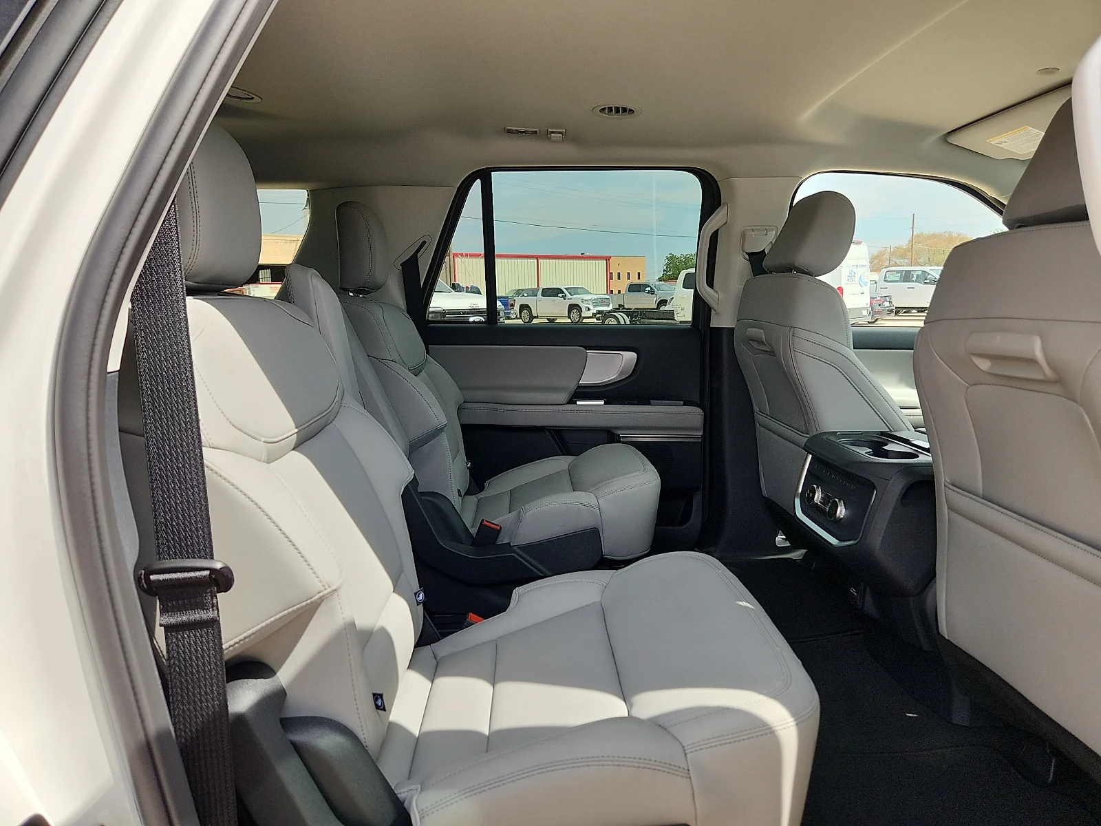 New 2027 Star White Metallic Tri-Coat Ford MAX Active image 16