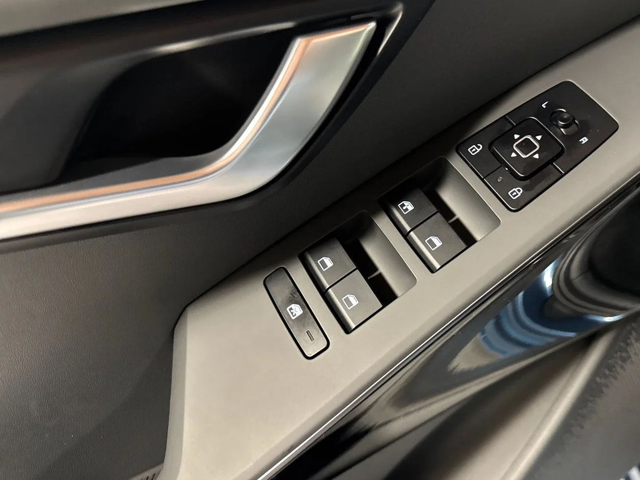 New 2026 Steel Gray Kia EX image 17