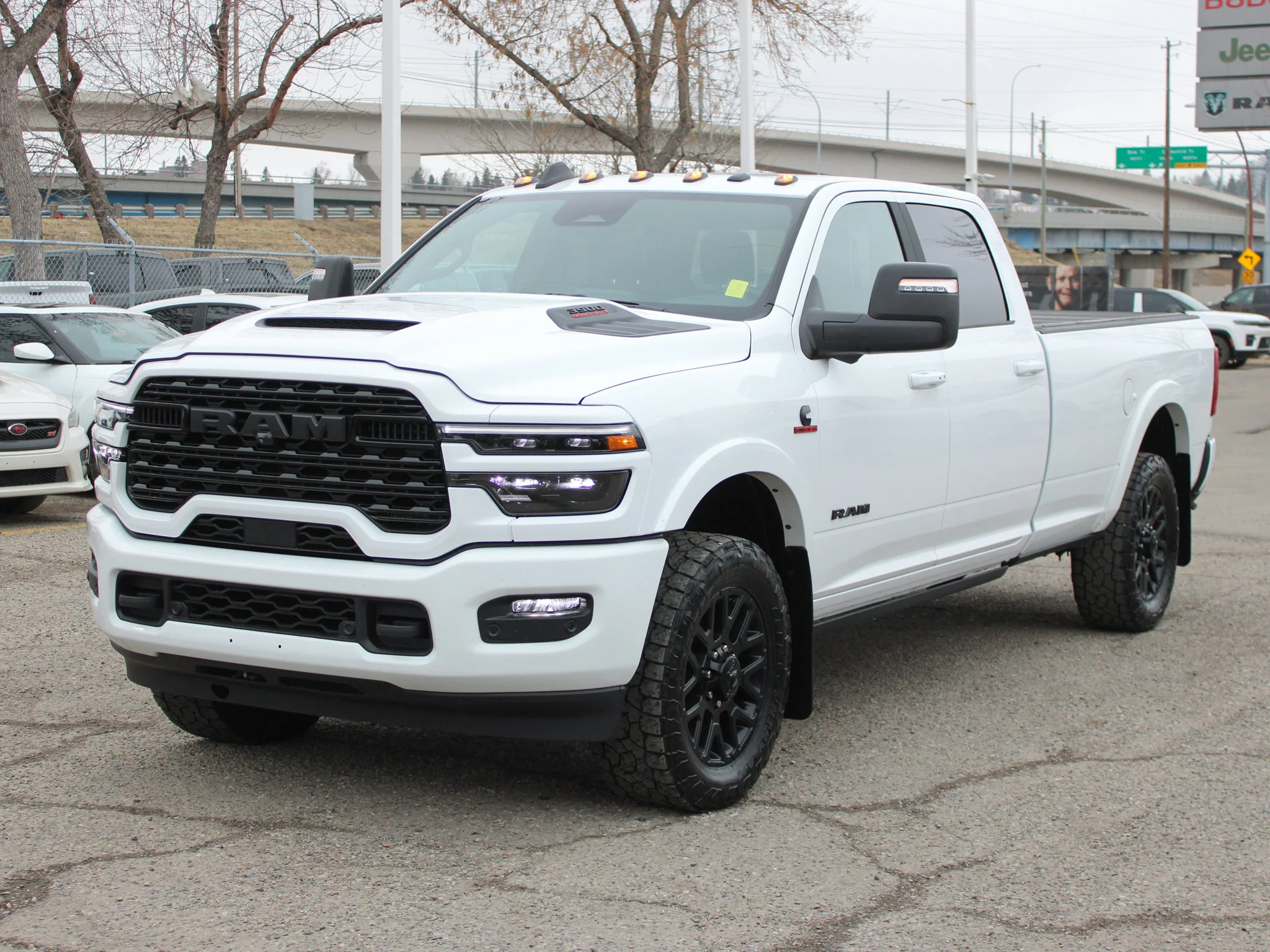 Certified Used 2025 White RAM Limited * Cummins Diesel | 5th Wheel & Gooseneck | Adaptive Cruise | Apple CarPlay | Tonneau Cover image 12