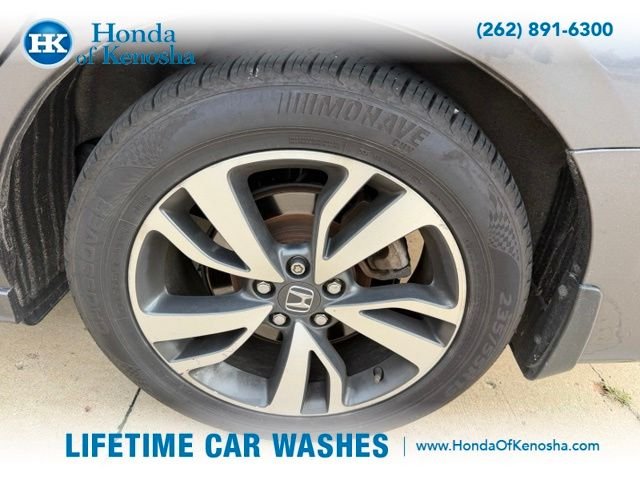 Used 2021  Honda Touring image 3