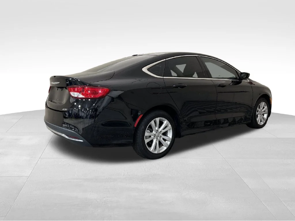 Used 2016 Black Chrysler Limited image 5